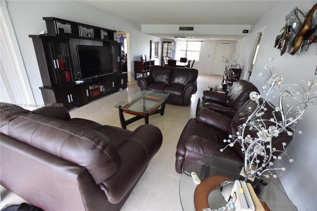 1 of 47 - 3800 Oaks Clubhouse Dr 309, Pompano Beach, FL