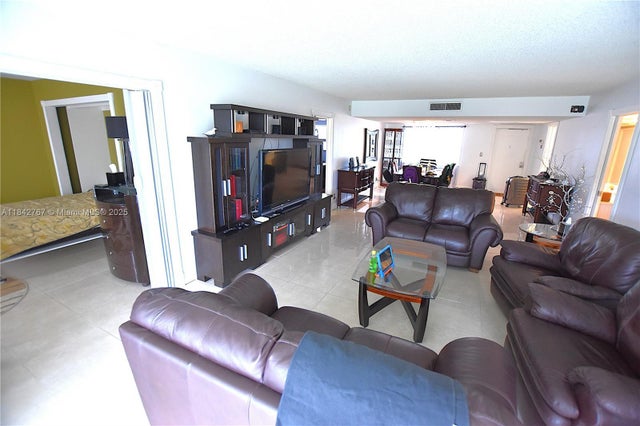 2 of 47 - 3800 Oaks Clubhouse Dr 309, Pompano Beach, FL