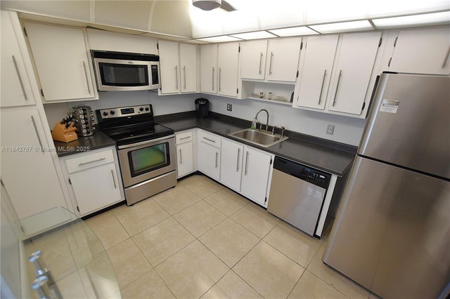 5 of 47 - 3800 Oaks Clubhouse Dr 309, Pompano Beach, FL
