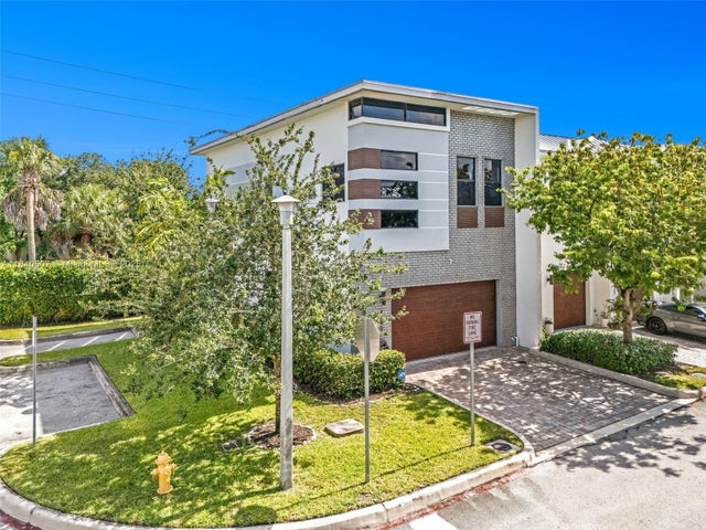 2 of 39 - 4460 Nw 8th Pl, Plantation, FL