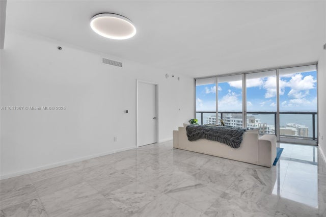 4 of 33 - 465 Brickell Ave 3505, Miami, FL