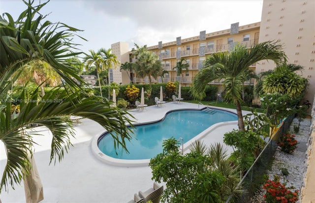1 of 21 - 2145 Pierce St 218, Hollywood, FL