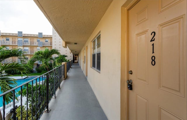 3 of 21 - 2145 Pierce St 218, Hollywood, FL
