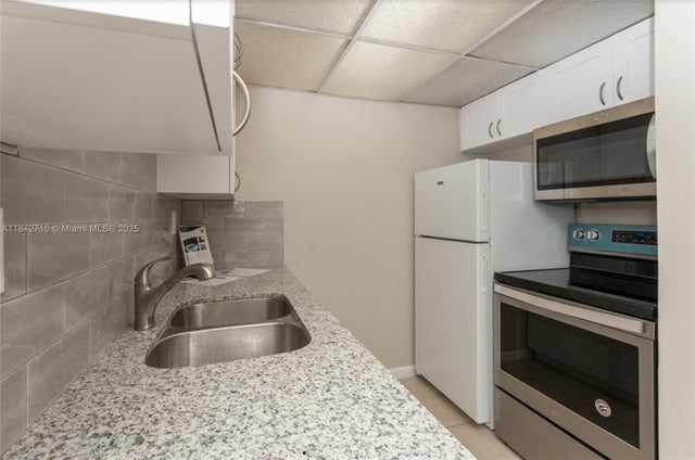 5 of 21 - 2145 Pierce St 218, Hollywood, FL