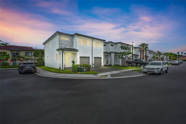 4 of 24 - 5000 Sw 37th St, Pembroke Park, FL