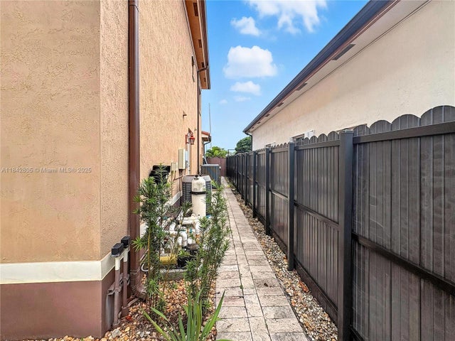 3 of 5 - 9751 Sw 35th St, Miami, FL