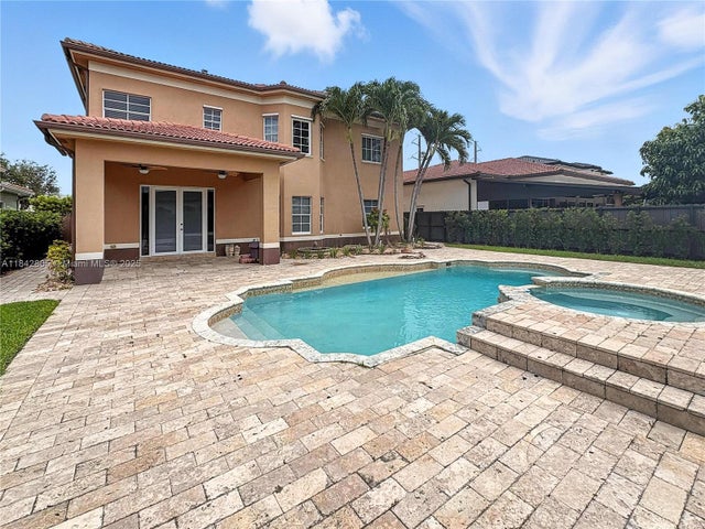 4 of 5 - 9751 Sw 35th St, Miami, FL