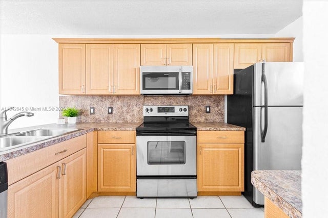 4 of 34 - 110 Lake Emerald Dr 403, Oakland Park, FL