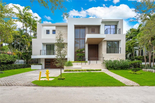 2 of 51 - 285 Woodcrest Rd, Key Biscayne, FL