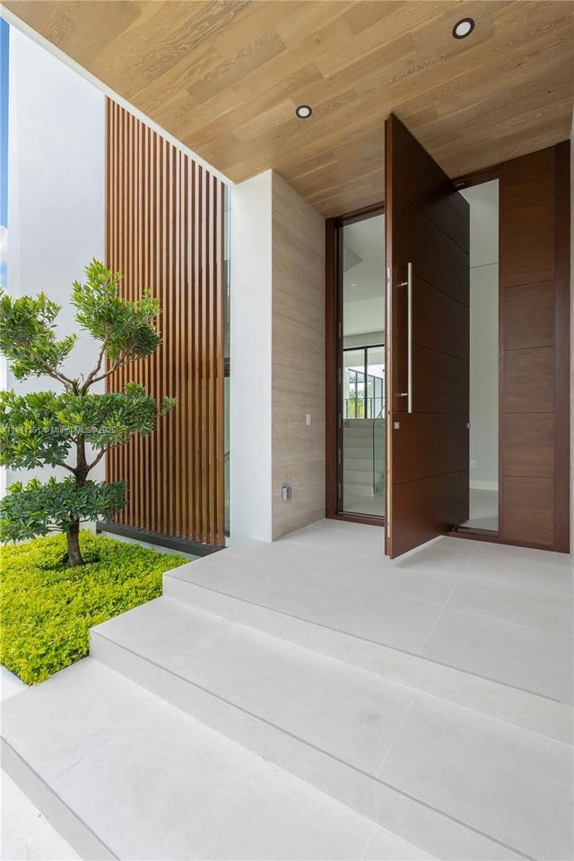 4 of 51 - 285 Woodcrest Rd, Key Biscayne, FL