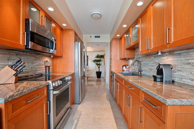 3 of 31 - 3640 Yacht Club Dr 1108, Aventura, FL