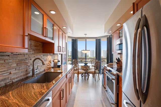 4 of 31 - 3640 Yacht Club Dr 1108, Aventura, FL