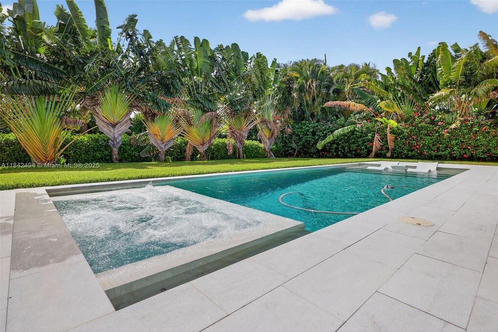 1001 Diplomat Pkwy, Hallandale Beach