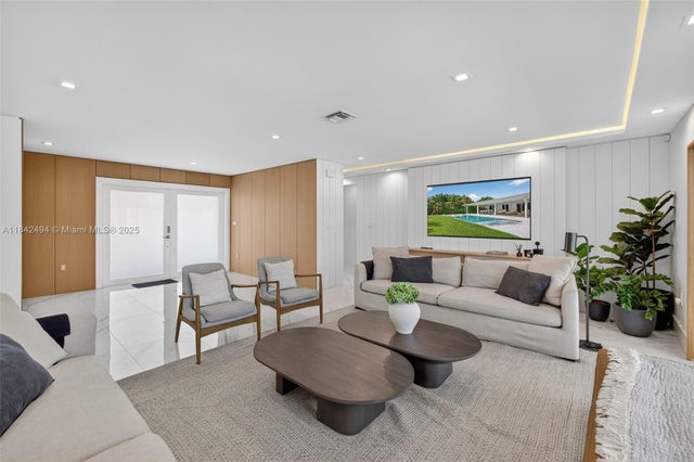 3 of 25 - 1001 Diplomat Pkwy, Hallandale Beach, FL
