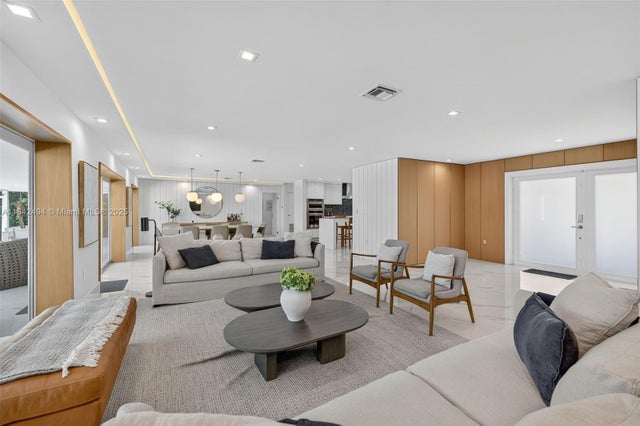 4 of 25 - 1001 Diplomat Pkwy, Hallandale Beach, FL