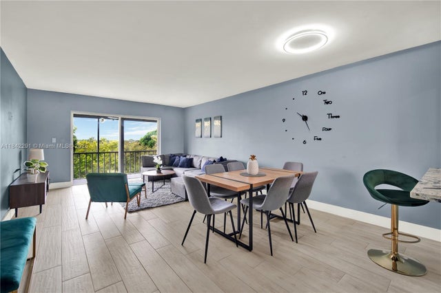 4 of 35 - 950 Hillcrest Dr 414, Hollywood, FL