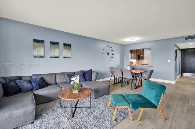 5 of 35 - 950 Hillcrest Dr 414, Hollywood, FL