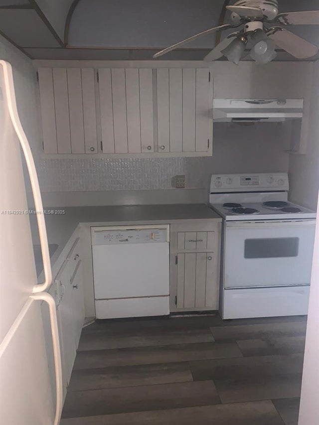 4 of 10 - 2025 Ne 164th St 606, North Miami Beach, FL
