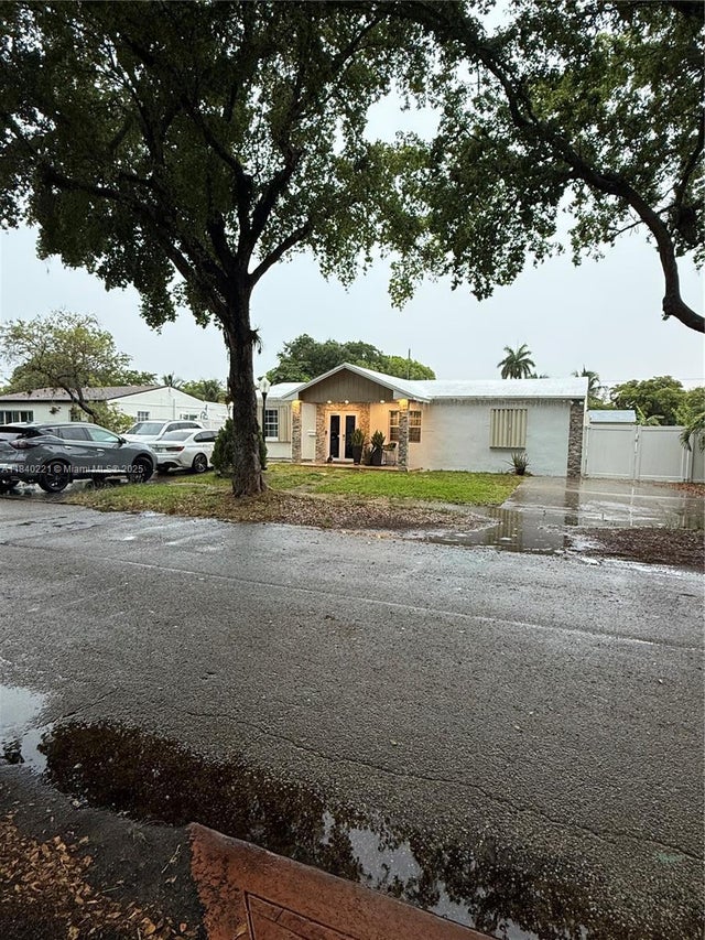 2 of 32 - 1031 Ne 142nd St, North Miami, FL