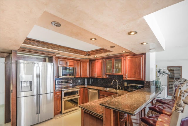 4 of 51 - 1912 S Ocean Dr 3d, Hallandale Beach, FL