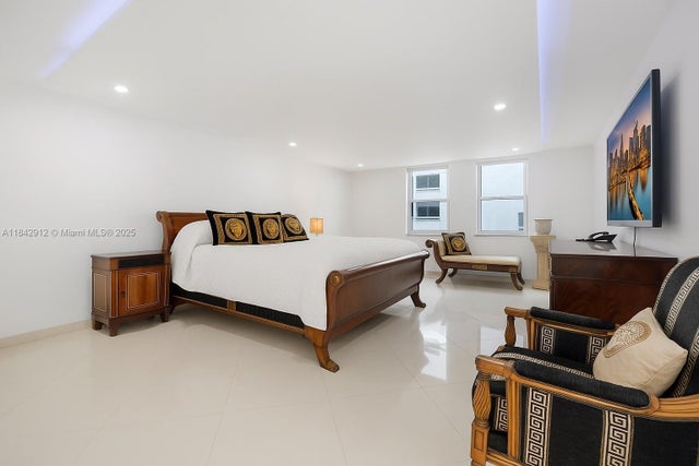 5 of 51 - 1912 S Ocean Dr 3d, Hallandale Beach, FL