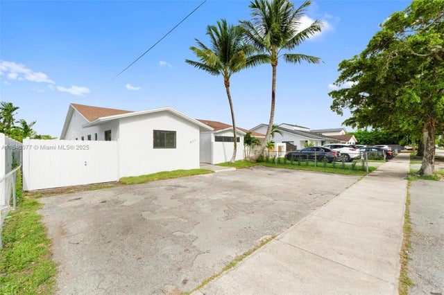 1 of 25 - 971 Sw 88th Ave, Miami, FL