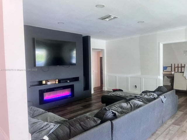 2 of 5 - 4816 Polk St, Hollywood, FL