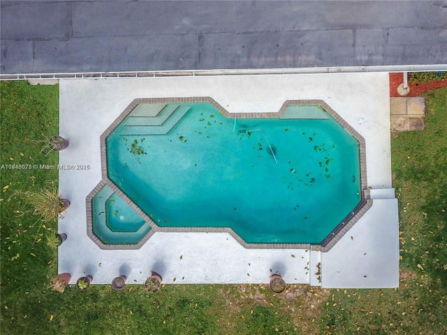 4 of 5 - 4816 Polk St, Hollywood, FL