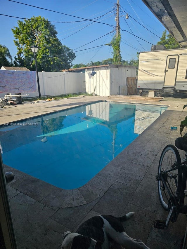 3 of 8 - 17031 Nw 10th Ct, Miami Gardens, FL