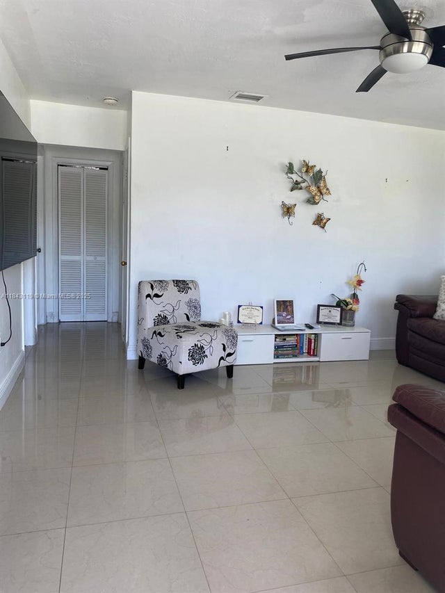 4 of 8 - 17031 Nw 10th Ct, Miami Gardens, FL