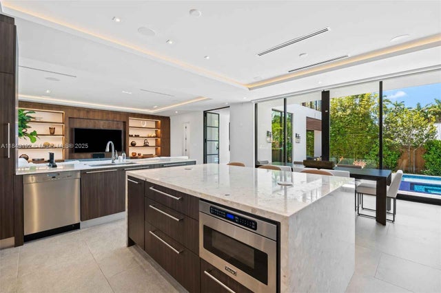4 of 33 - 5288 Alton Rd, Miami Beach, FL
