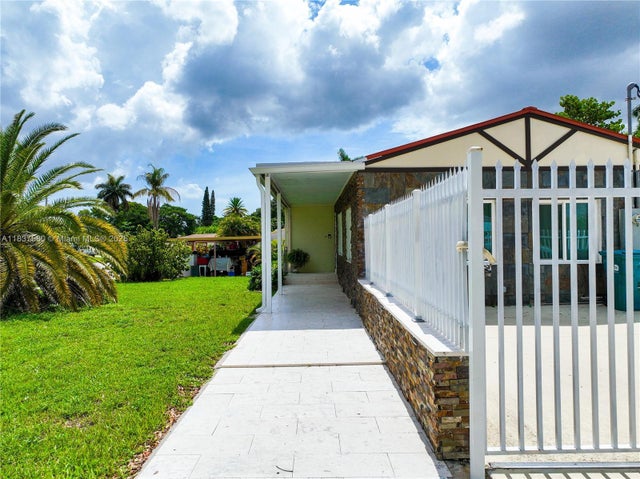 5 of 70 - 1520 Nw 93rd St, Miami, FL