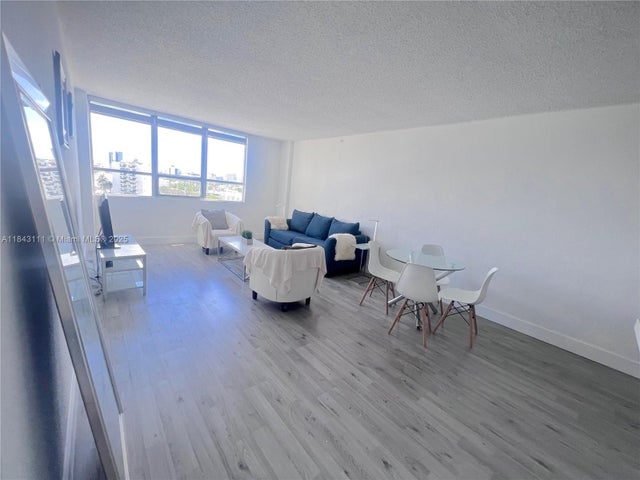 4 of 33 - 1500 Bay Rd 808s, Miami Beach, FL