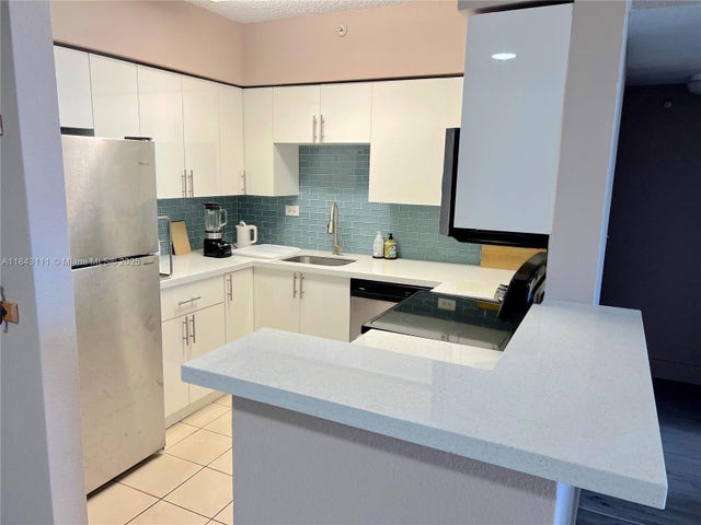 5 of 33 - 1500 Bay Rd 808s, Miami Beach, FL