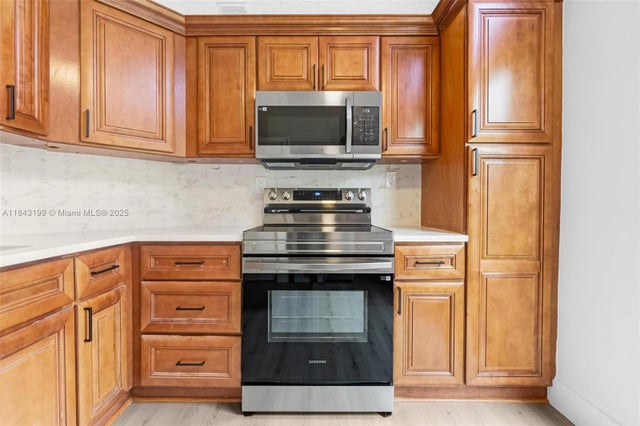 2 of 25 - 605 Laurel Way, North Lauderdale, FL