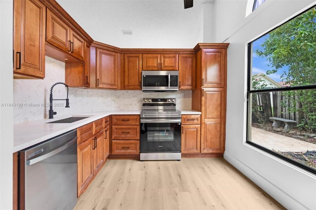 4 of 25 - 605 Laurel Way, North Lauderdale, FL