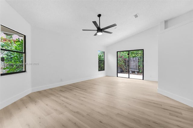 5 of 25 - 605 Laurel Way, North Lauderdale, FL