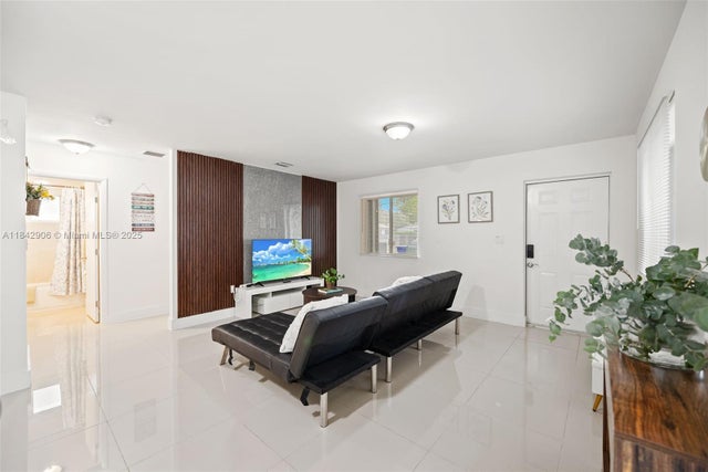 5 of 27 - 6723 Nw 6th Ave, Miami, FL