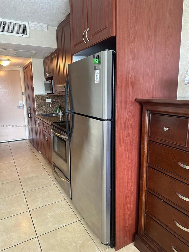 5 of 19 - 19201 Collins Ave 1133, Sunny Isles Beach, FL