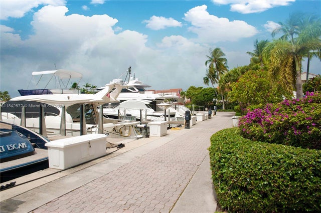1 of 27 - 3600 Yacht Club Dr 402, Aventura, FL