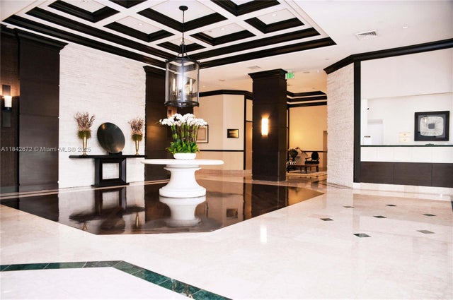 4 of 27 - 3600 Yacht Club Dr 402, Aventura, FL
