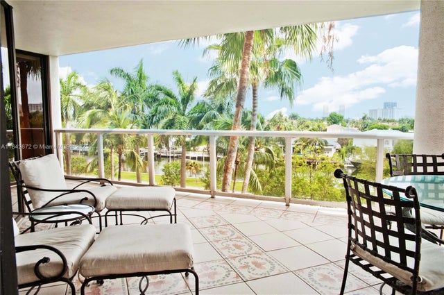 5 of 27 - 3600 Yacht Club Dr 402, Aventura, FL