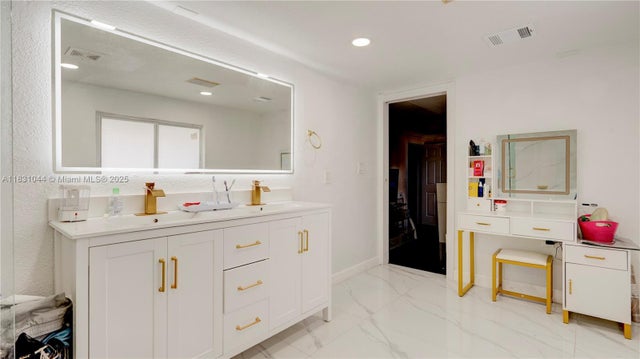 5 of 68 - 225 Ne 175th St, North Miami Beach, FL