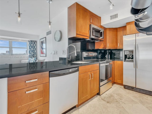 2 of 32 - 1881 Washington Ave 10g, Miami Beach, FL