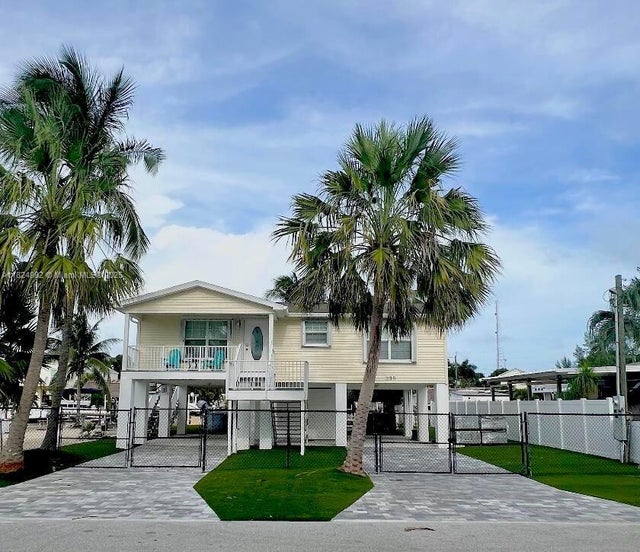 2 of 71 - 239 Lower Matecumbe Rd, Key Largo, FL