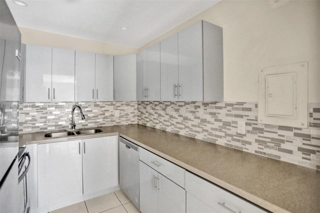 5 of 24 - 6361 N Falls Cir Dr 209, Lauderhill, FL