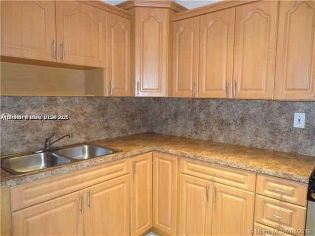 2 of 12 - 15225 Ne 6th Ave B207, Miami, FL