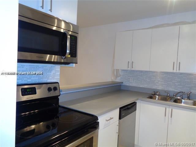 2 of 22 - 15205 Ne 6th Ave D212, Miami, FL