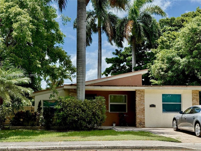 1 of 1 - 960 Ne 82nd St, Miami, FL