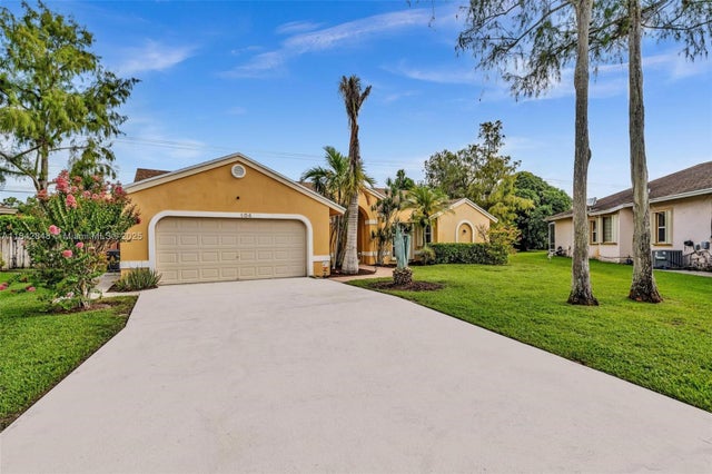 3 of 70 - 104 Oxford Ct, Royal Palm Beach, FL
